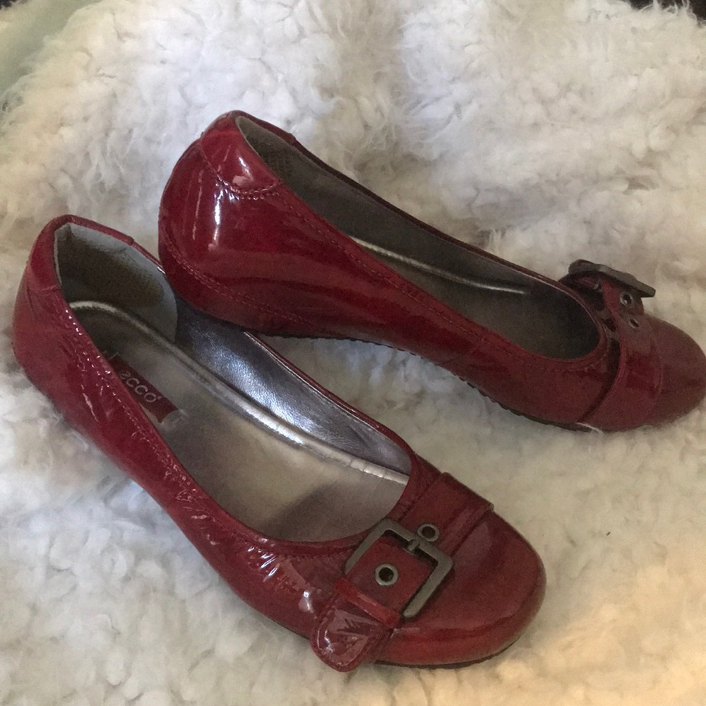 Patent leather flats